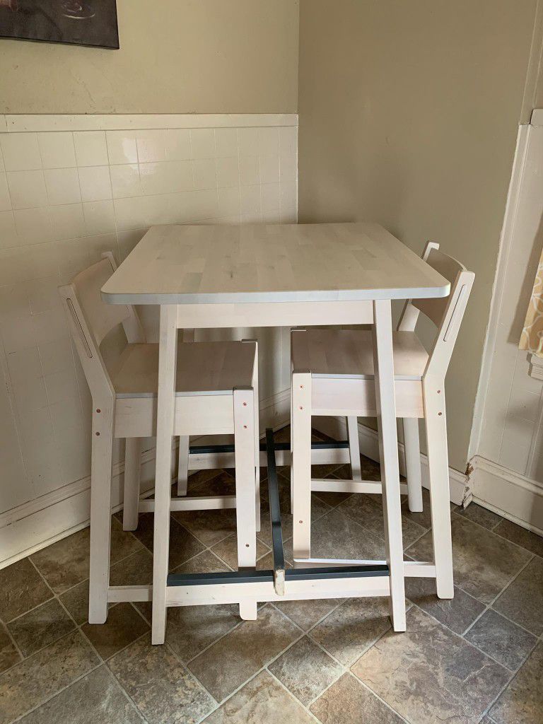 Kitchen High Top Table With 2 High Chairs 