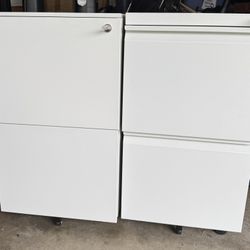 Mobil file cabinet 25X15X17”