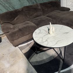 Sectional Couch.. Free Delivery Available 🚛🚛🚛