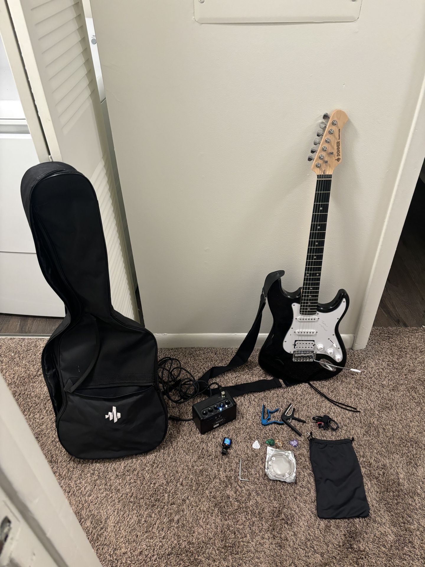 Electric Guitar Throw Me Your Offer