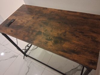 Computer desk