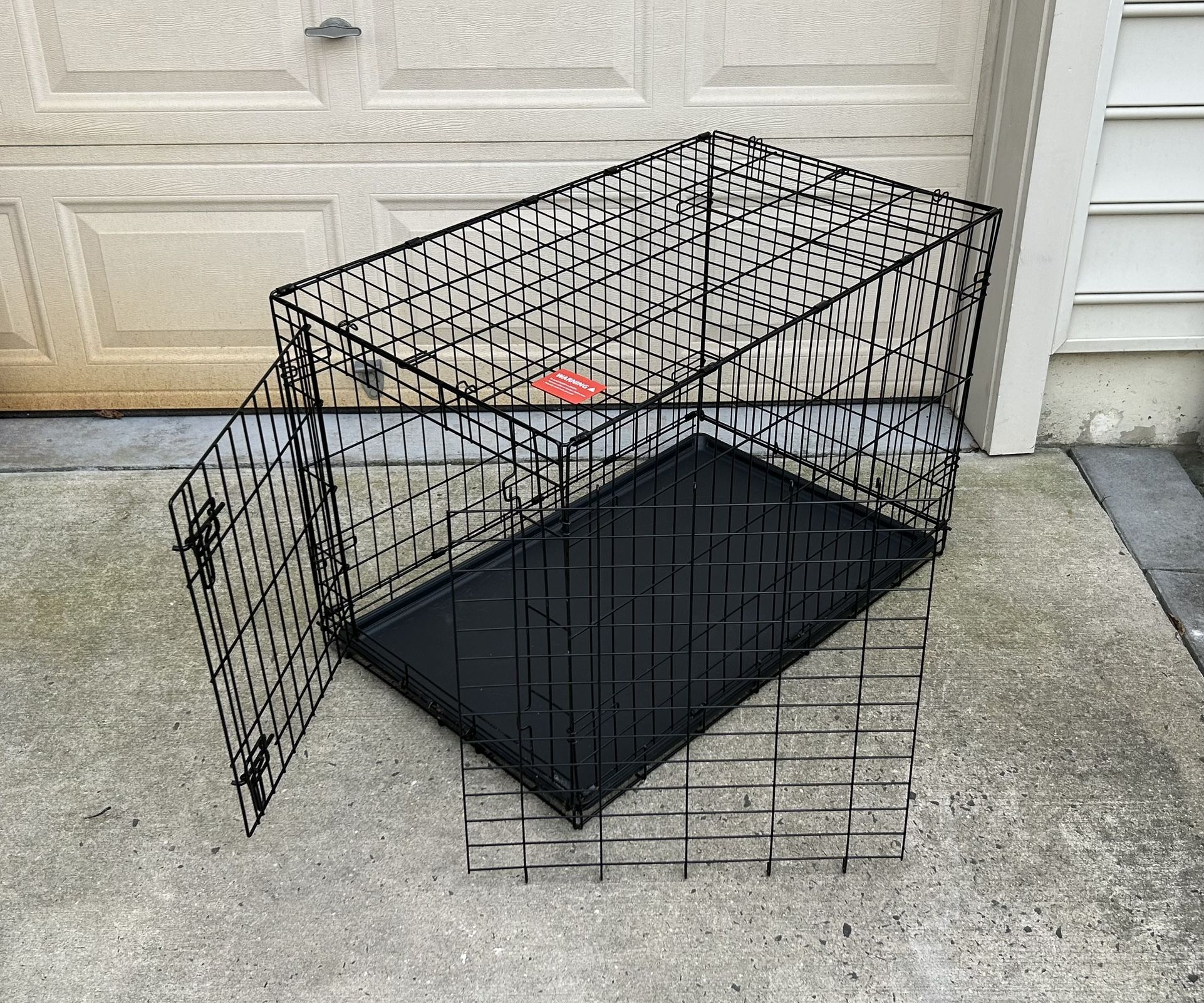 Metal Dog Crate with Divider & Plastic Tray 35.75” L x 22.5” W x 24” H