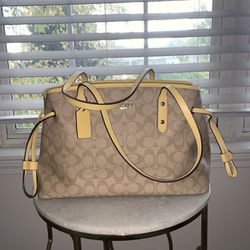 Coach Drawstring Carryall Signature Canvas Tote Bag in Light Khaki / Yellow - New With Tag