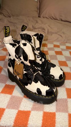 Dr Martens woman’s size 7 boots