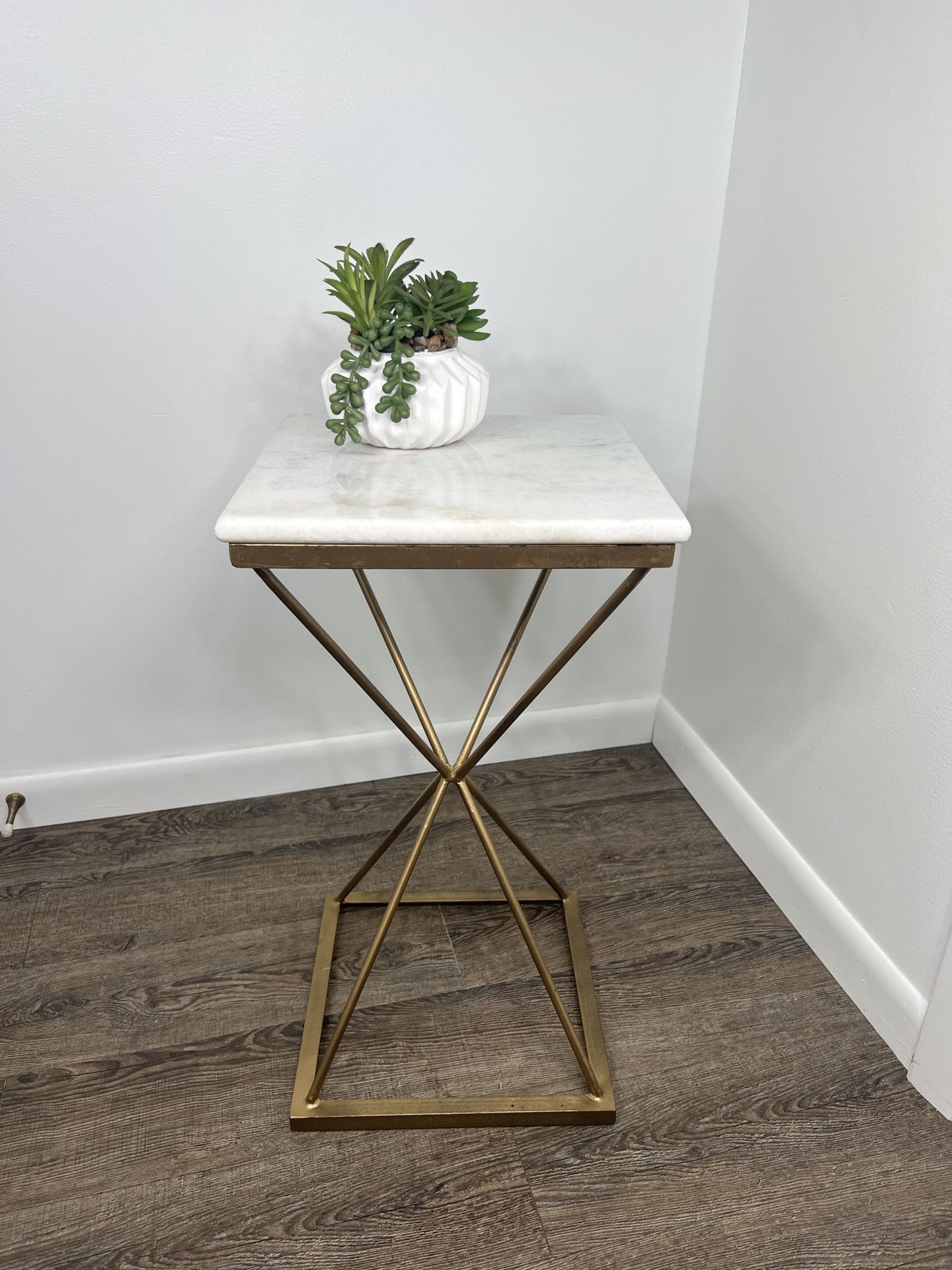 End Table / SideTable / Accent Table