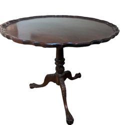 Large Chippendale Style Mahogany Tilt-Top Tea Table