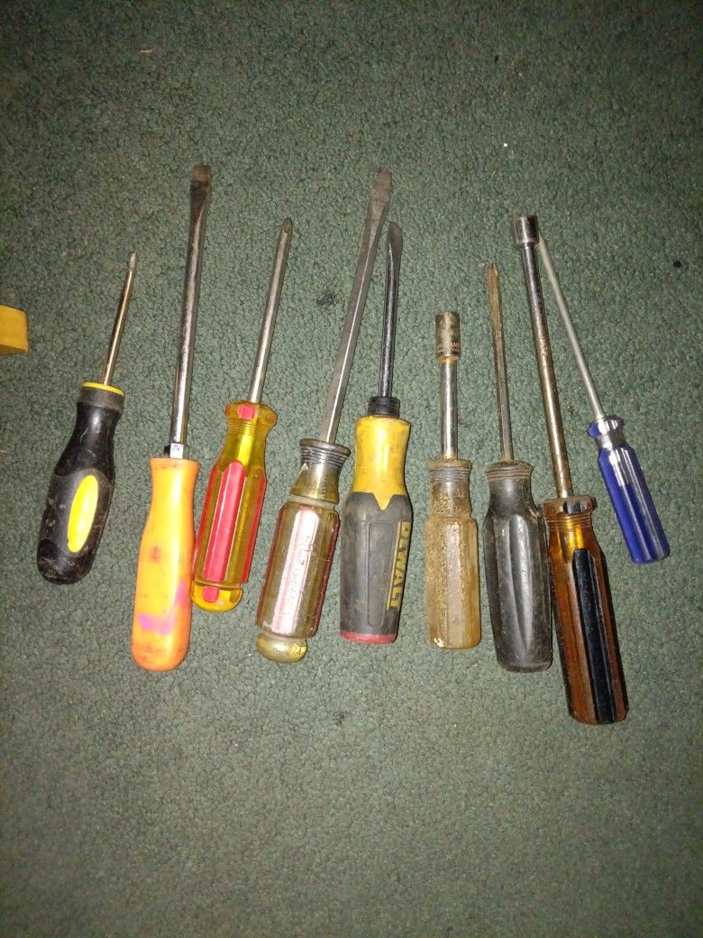9 SCREWDRIVERS