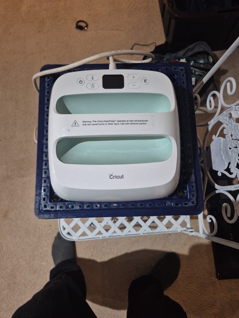 CRICUT EASY PRESS