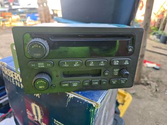 GM CD/Cassette Factory Radio