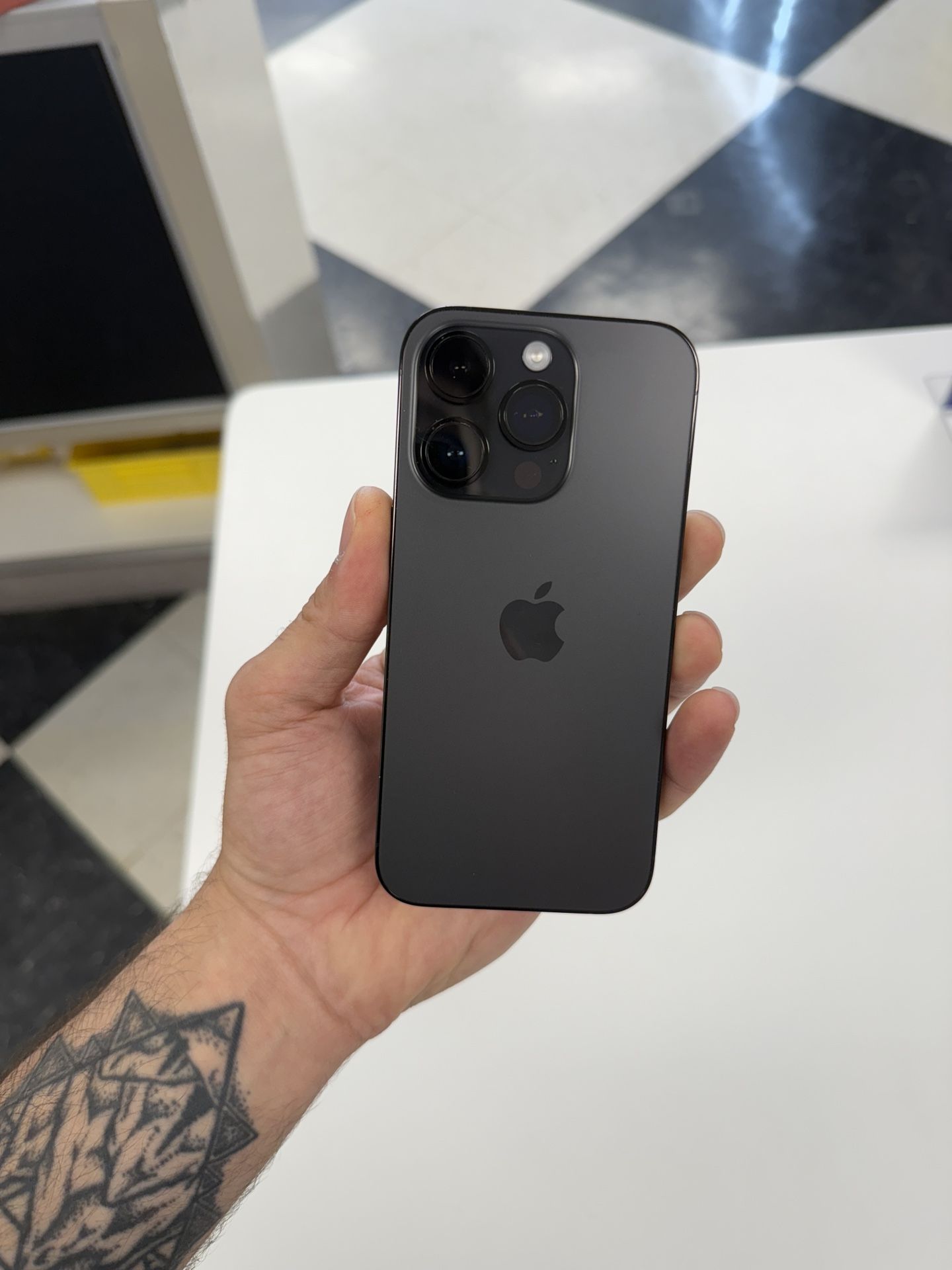 Apple iPhone 14 PRO UNLOCKED 128gb