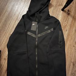 Nike Tech Size XXL And XL Sets (2 Sets) Black (NEVER WORN)