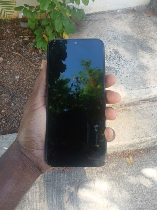 Samsung Galaxy A18. (Inlockes)