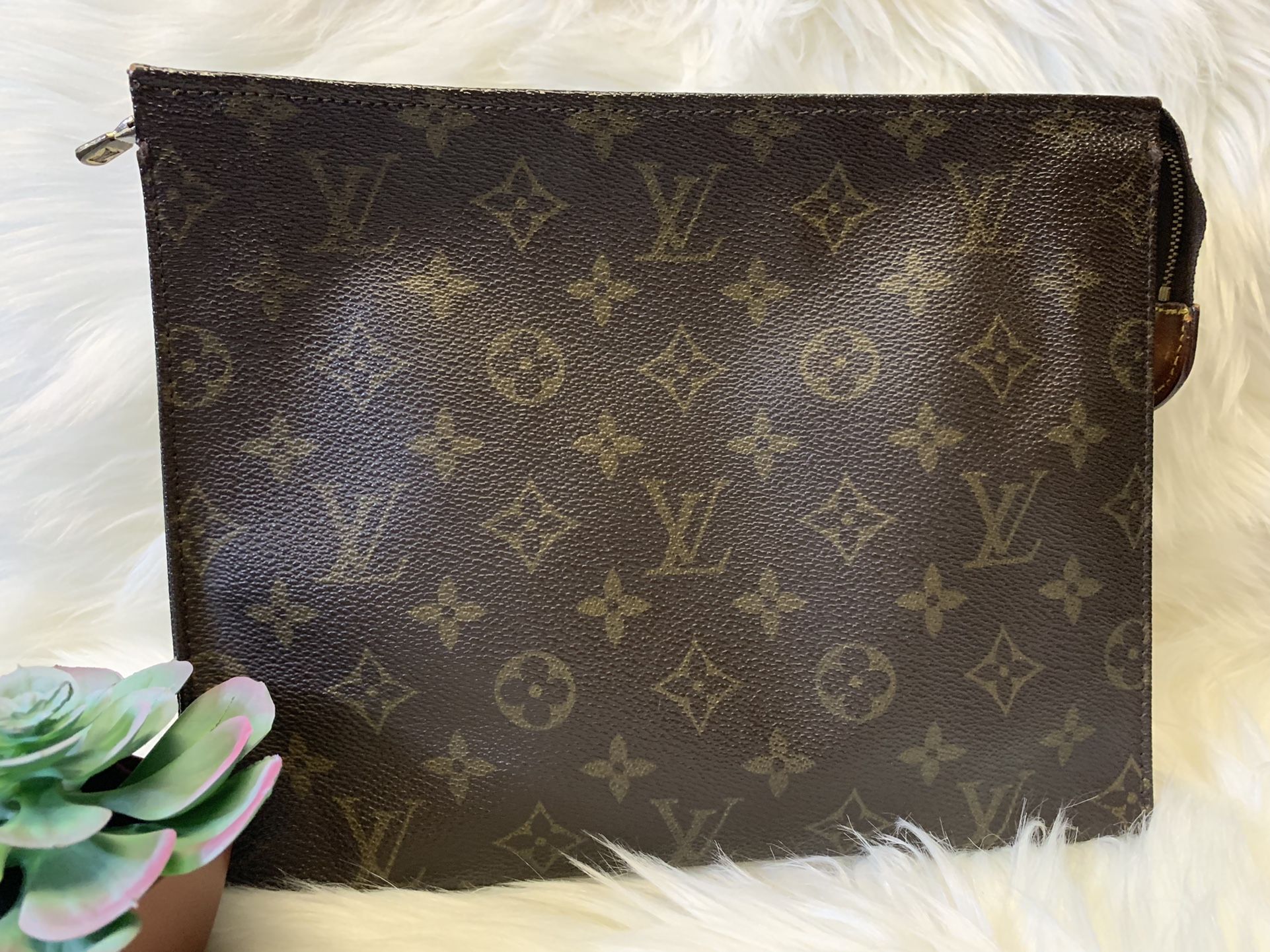 Louis Vuitton Clutch 