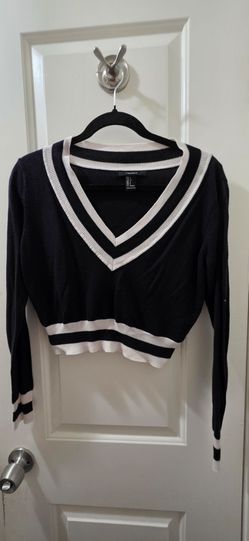 Forever 21 black & white varsity cropped V-neck sweater - Size S
