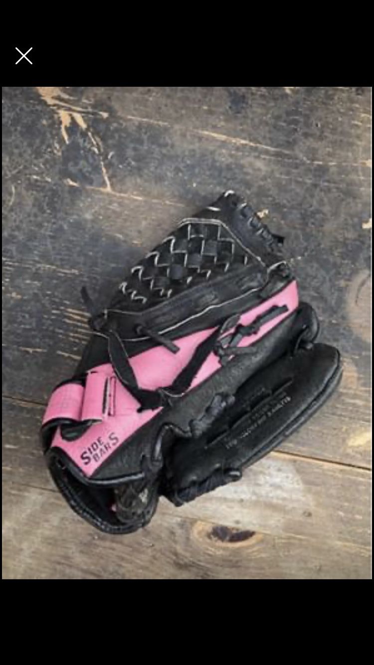 Mizuno Prospect 11” Fast Pitch Softball Glove good pink & black lefthanded
