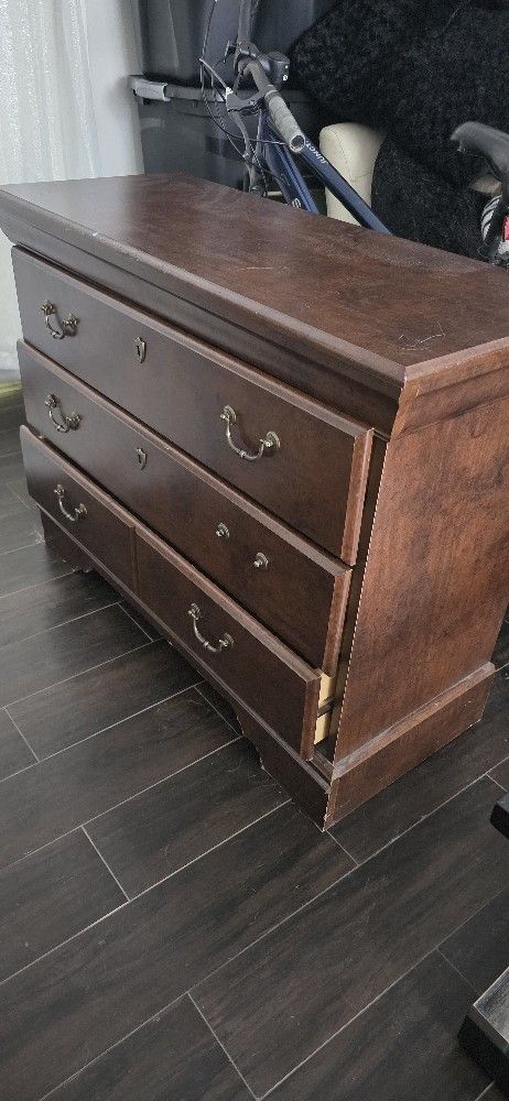 Dresser