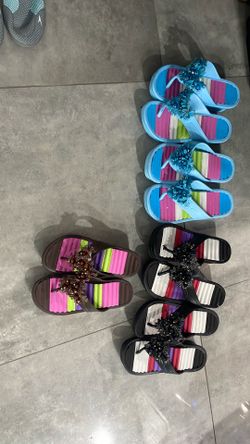 BRAND NEW WEDGE HEELS FOR ONLY 2$