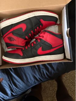 Air Jordon 1 Mid