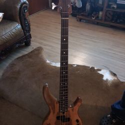 Yamaha Bass. Bajo Yamaha