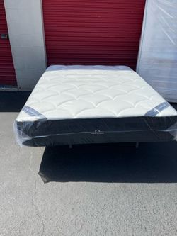 Brand new Queen size plush DreamCloud Mattress in plastic