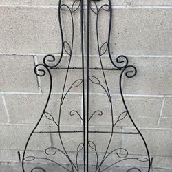 Hanging Brackets for plants 🪴 or just wall decoration for a vine plant 🌱 Look 👀  Pictures For Details $20.00 for BOTH