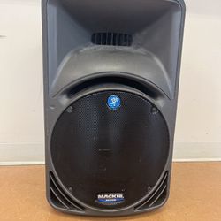 7 - Mackie SRM450 Active Speakers