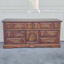 Dresser Bureau Chest of 8 Drawers