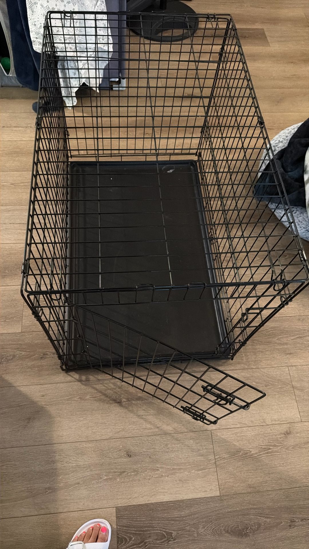 Large dog kennel 36Lx23Wx24H