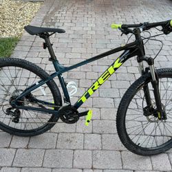 2022 Trek Marlin 5