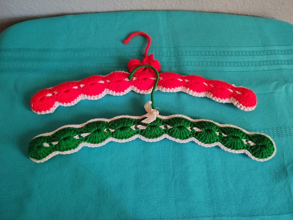 2 Sets Of 2 Vintage Hangers For Delicate Clothing