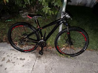 FOR SALE: SPECIALIZED ROCKHOPPER 29” MOUNTAIN BIKE • SMALL FRAME • DISC BRAKES • $350 FIRM