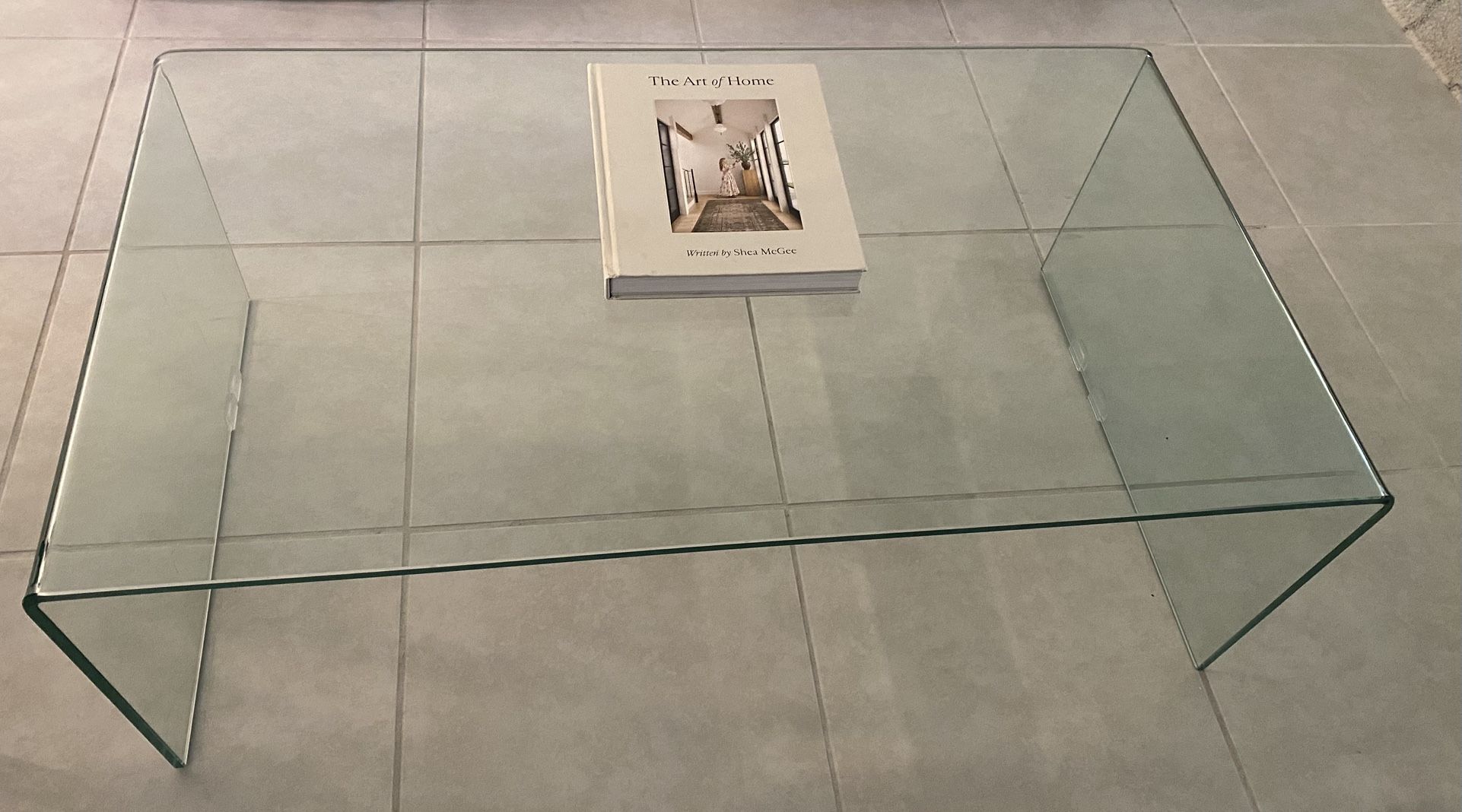 Modern Glass Coffee Table – Minimalist & Sleek