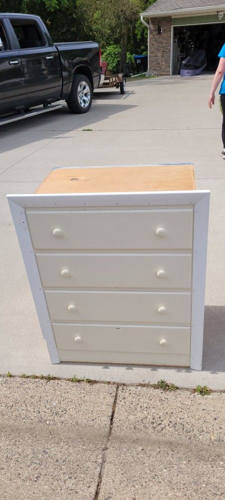 Knee-wall Dresser - Free