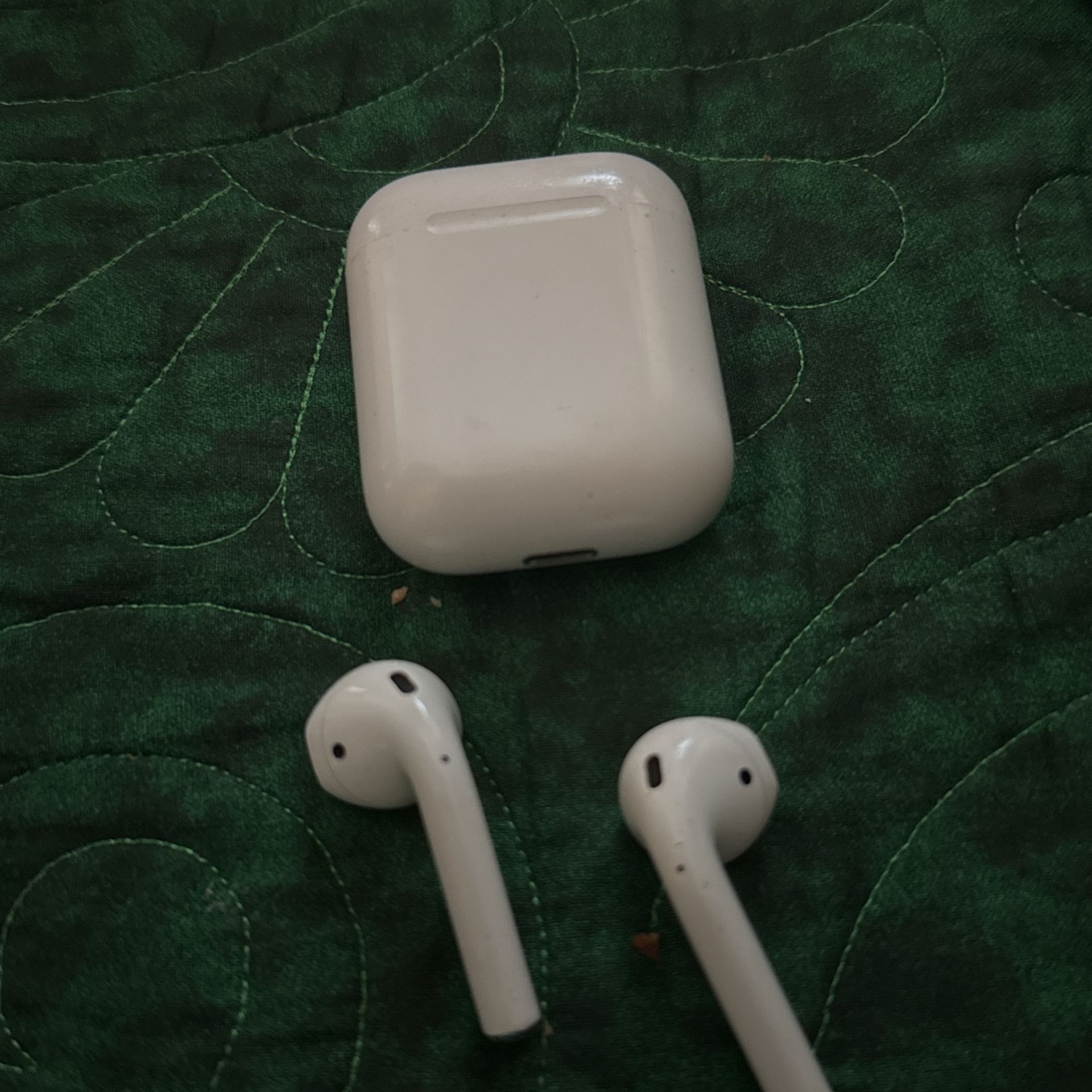 AIRPODS FIRST GENERATION EXCELLENT CONDITION!!