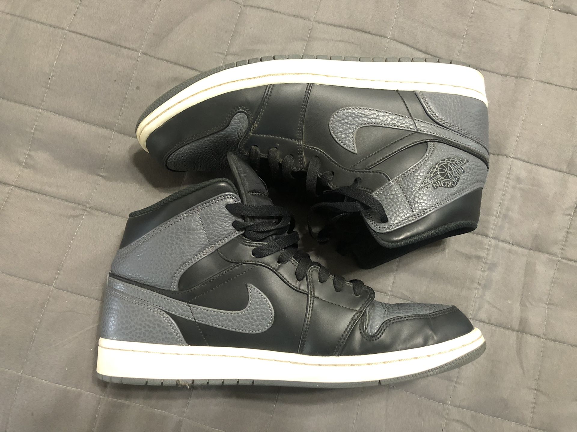 Jordan 1 Mid size 10