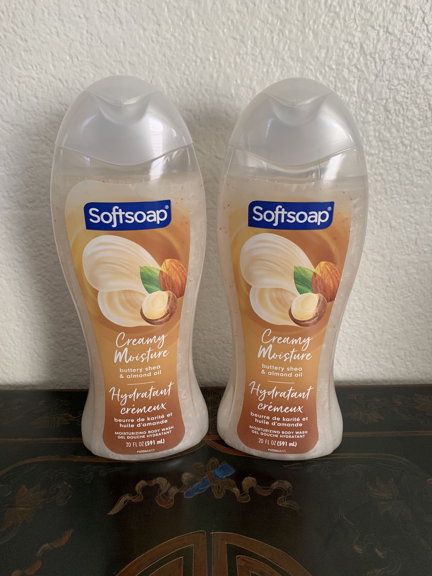 Softsoap Moisturizing Body Wash, All Skin Types, Shea and Almond Oil, 20 fl oz Bottle  New.  $7.00 for both 