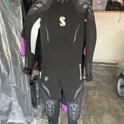 EVERFLEX YULEX® DIVE STEAMER, WOMEN, 7.5/5.0MM Girls size 8, size L.