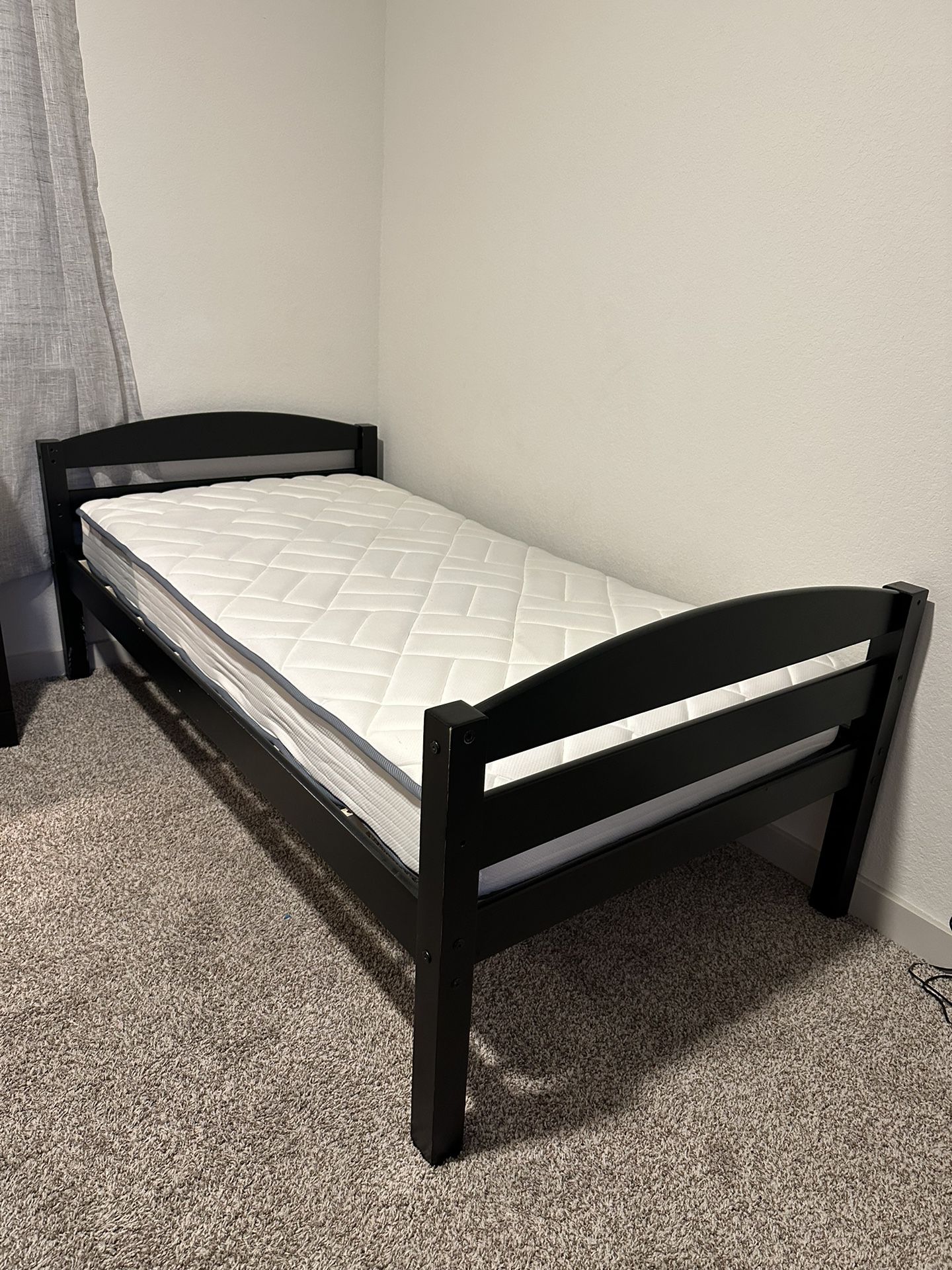 Twin bed / Bunk bed 