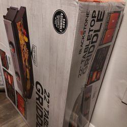 22" New In Box Blackstone Griddle &  Cleaning Kit