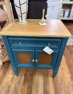 White Fine Furniture End Table