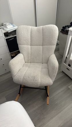 nursery baby rocking chair works perfectly