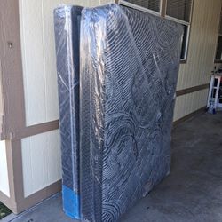 Queen  Sise  Euro  Pillow  Top  And  Box  Spring 