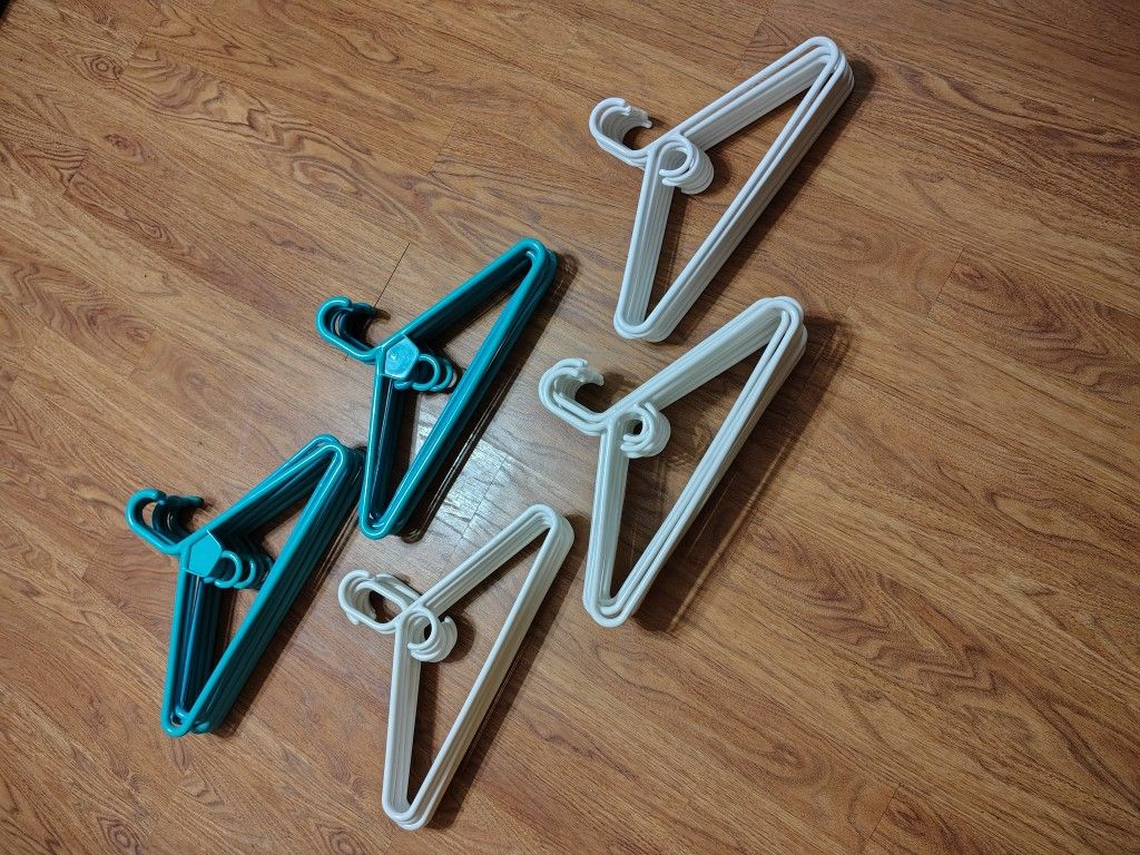Plastic Hangers 