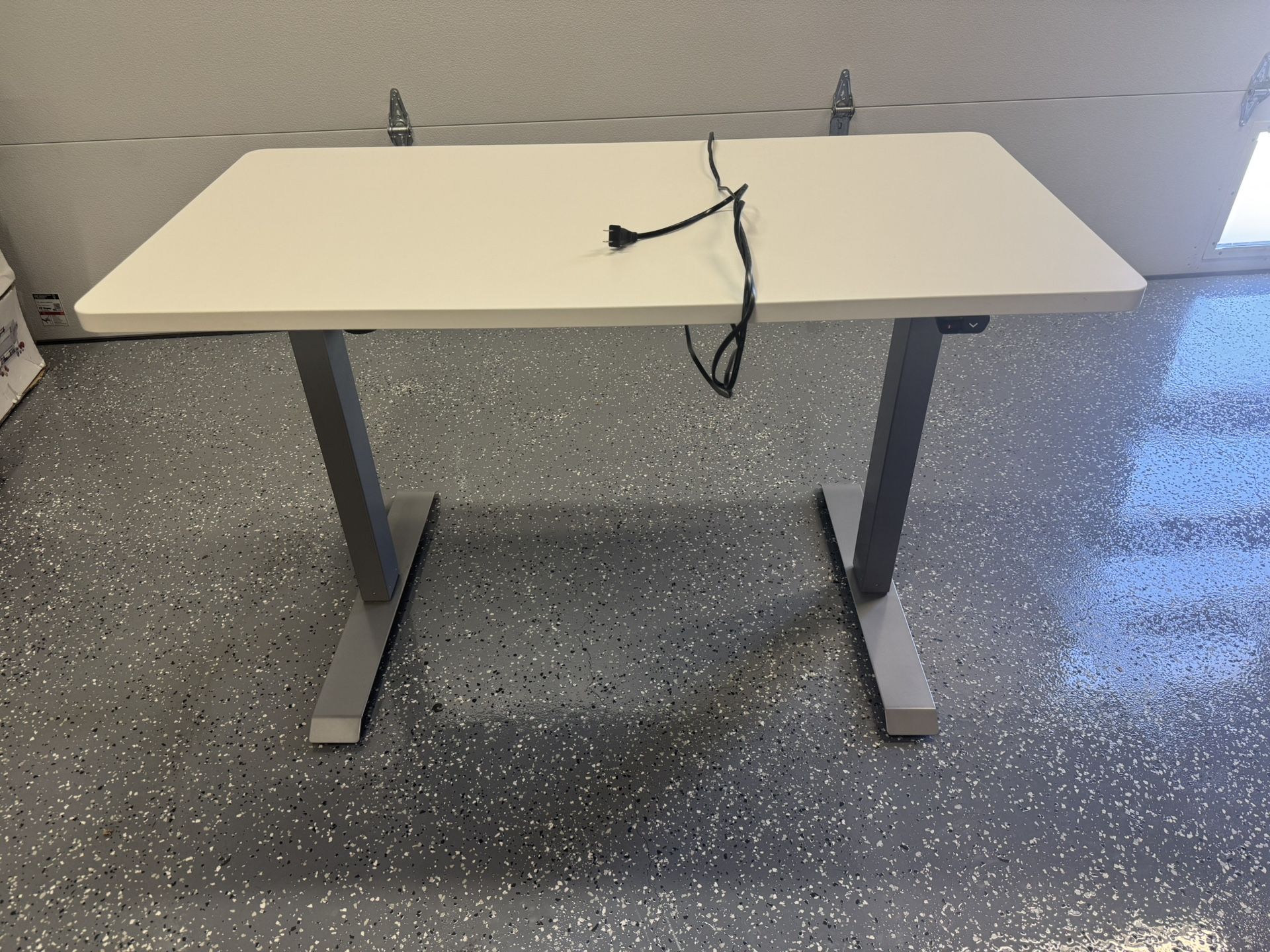 Solid Gently Used FlexiSpot Standing/sit Desk