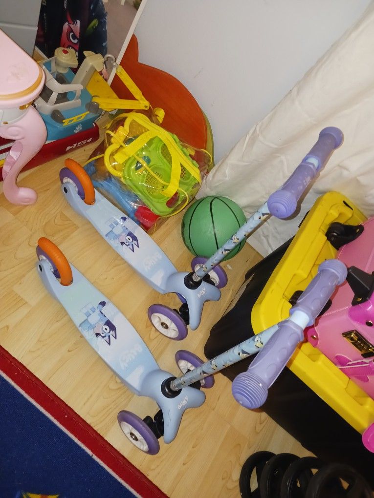 2 Like New Bluey Toddlers Scooters 10 Each Paid 38 Each