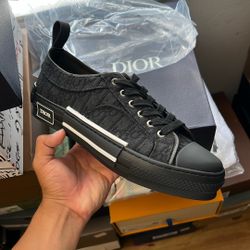 Dior b23