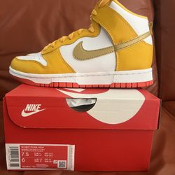 nike dunk high university gold size 6
