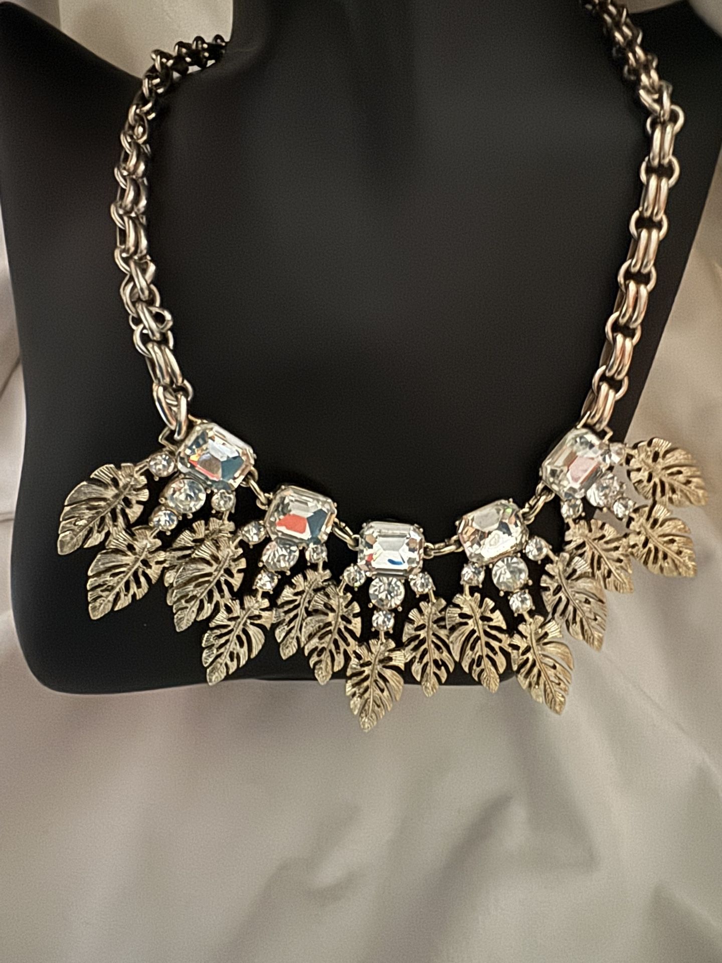 EUC Banana Republic Crystal with Rhinestones & Goldtone Statement Necklace