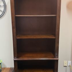 Solid Wood Bookcase – Traditional Style, Excellent Condition