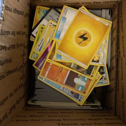Mixed Lot Of Pokémon Cards.